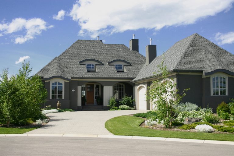 Read more about the article Advantages and Disadvantages of Financing Your Single-family Rental Investment